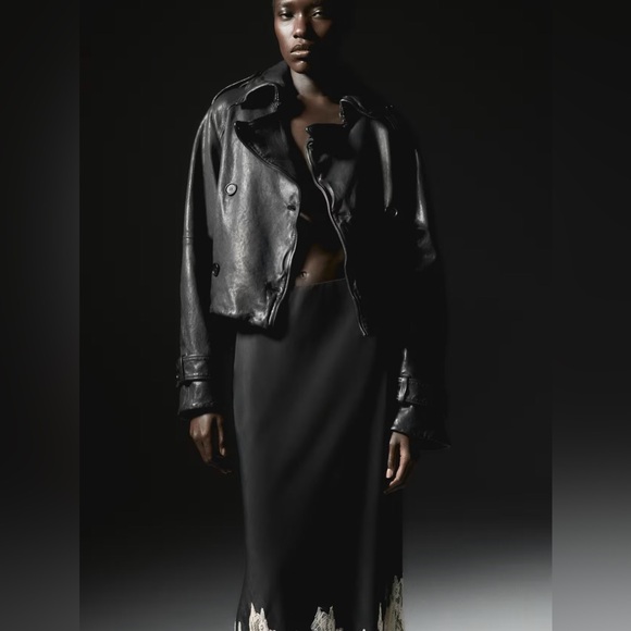 NWT H&M Lace-Trimmed Satin Skirt.Black With Cream Lace Hem Size M & S - Picture 3 of 6